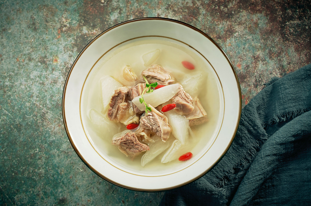 “過午不食”靠譜嗎?肥胖這個“鍋”晚餐不背(圖1) 攝圖網_501135720_清湯蘿卜燉牛腩(企業商用)_副本.jpg