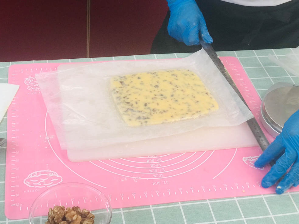 跟著唐人老師學做:美式蔓越莓餅干(圖6) image010.png