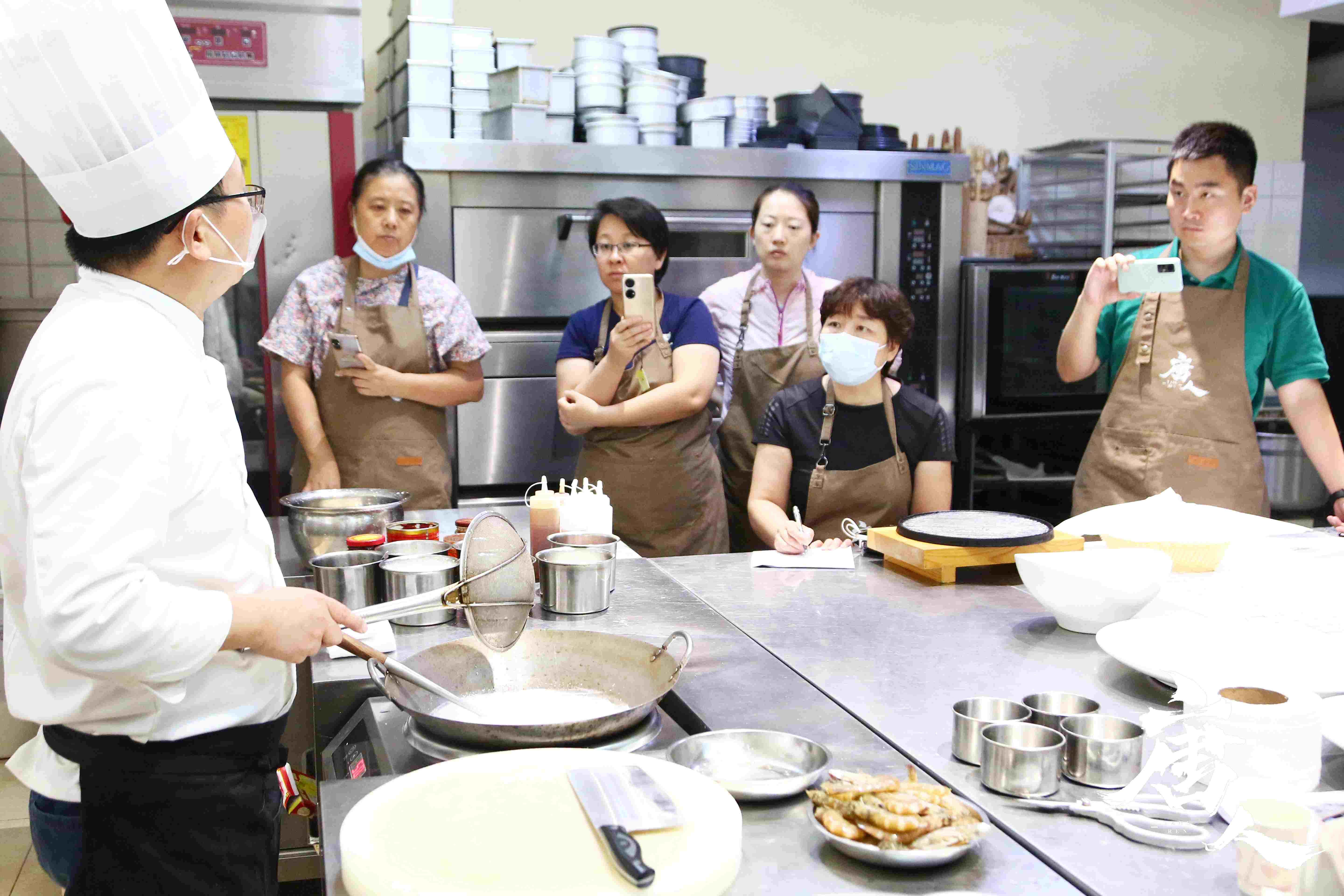 “中秋圓宴飯”活動圓滿完成(圖1) 微信圖片_20230918111938.jpg