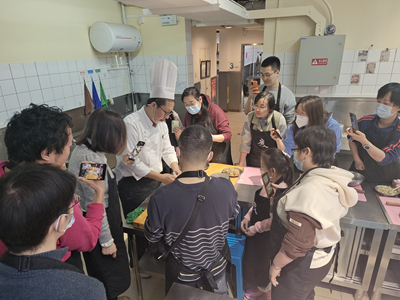 北京唐人美食培訓學校開展“迎冬至包餃子”活動。(圖8) ae5179c9fc952fd34902d73ae8bc8c2.jpg